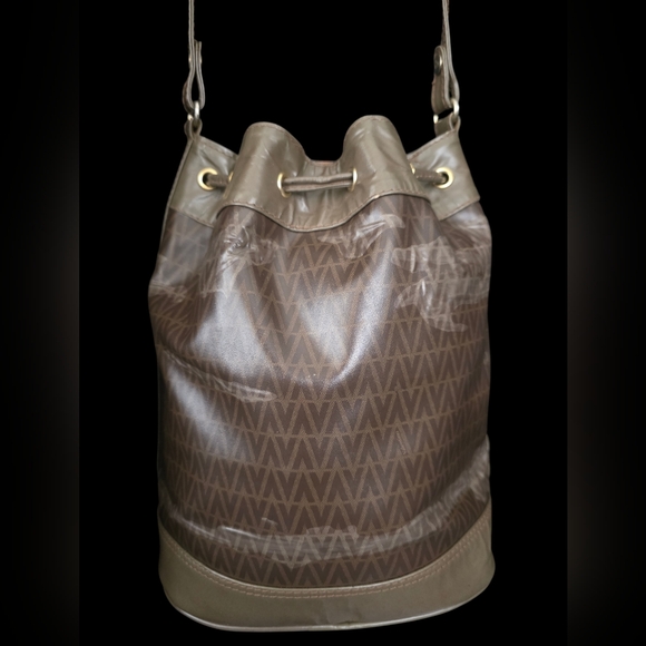 Mario Valentino Bucket Bag - Picture 7 of 12